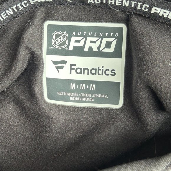 Calgary Flames Hoodie Medium Offcial Fanatics LIKE NEW - Picture 6 of 7